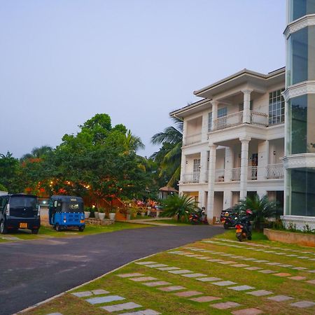 White Land City Hotel Dambulla Exterior foto